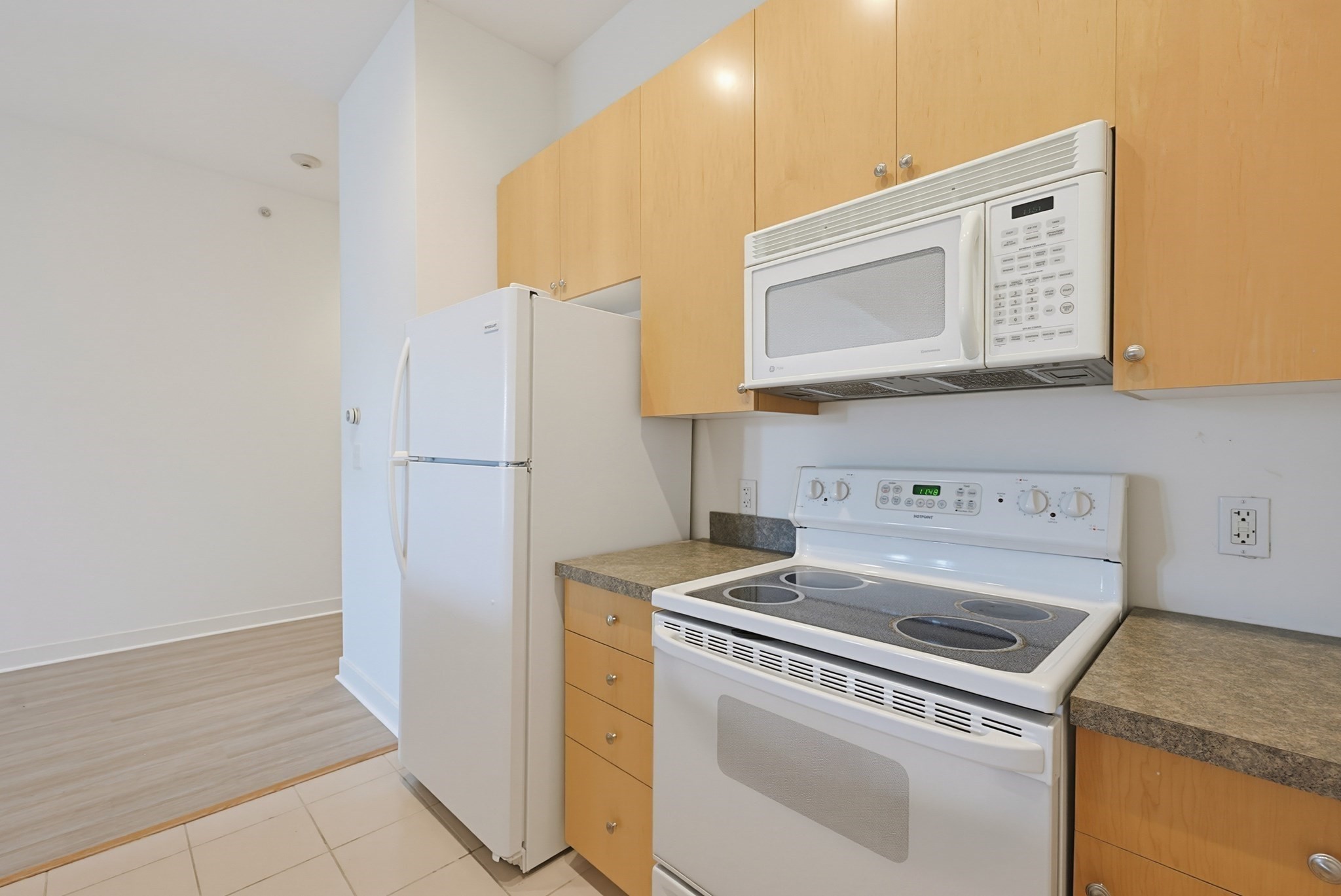 72 Ashland St # 408 Property Photo 21