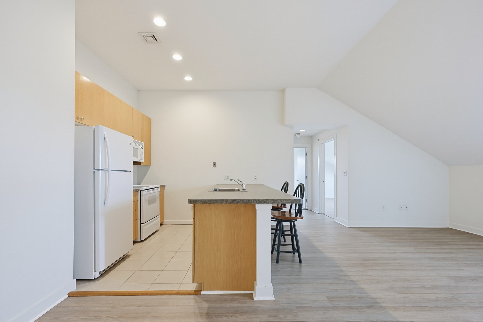 72 Ashland St # 408 Property Photo 22