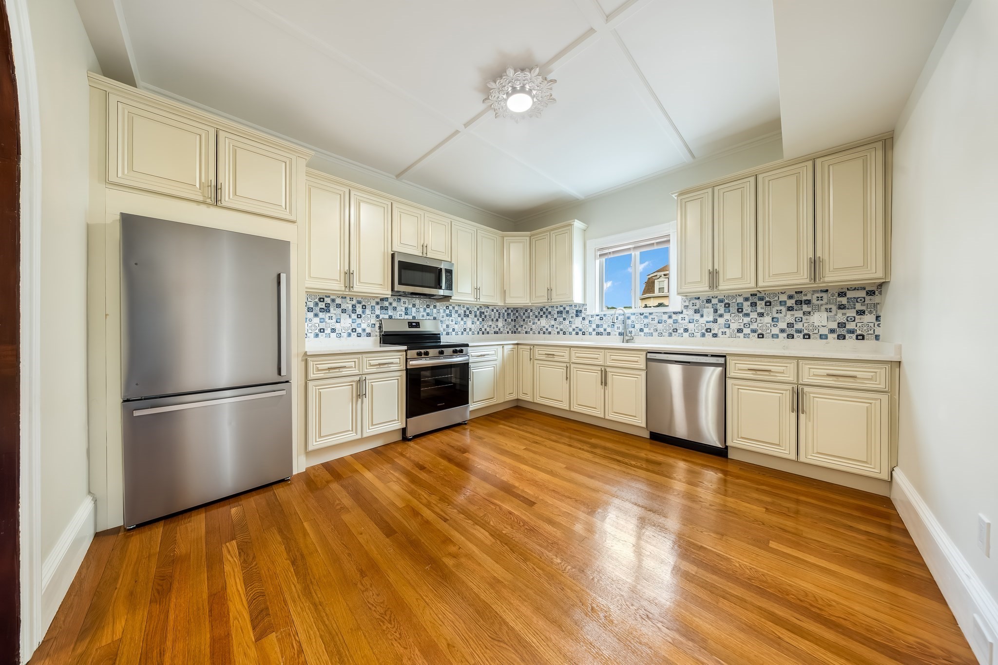 180 Jackson St # B Property Photo 1