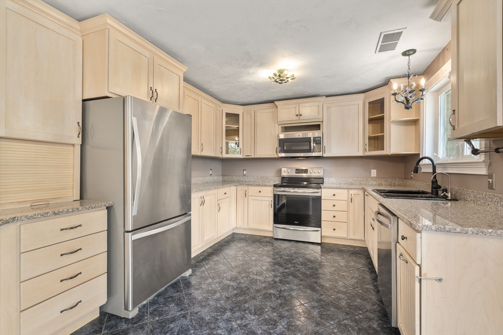 893 Cronin Rd Property Photo 9