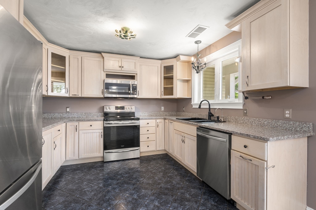 893 Cronin Rd Property Photo 10