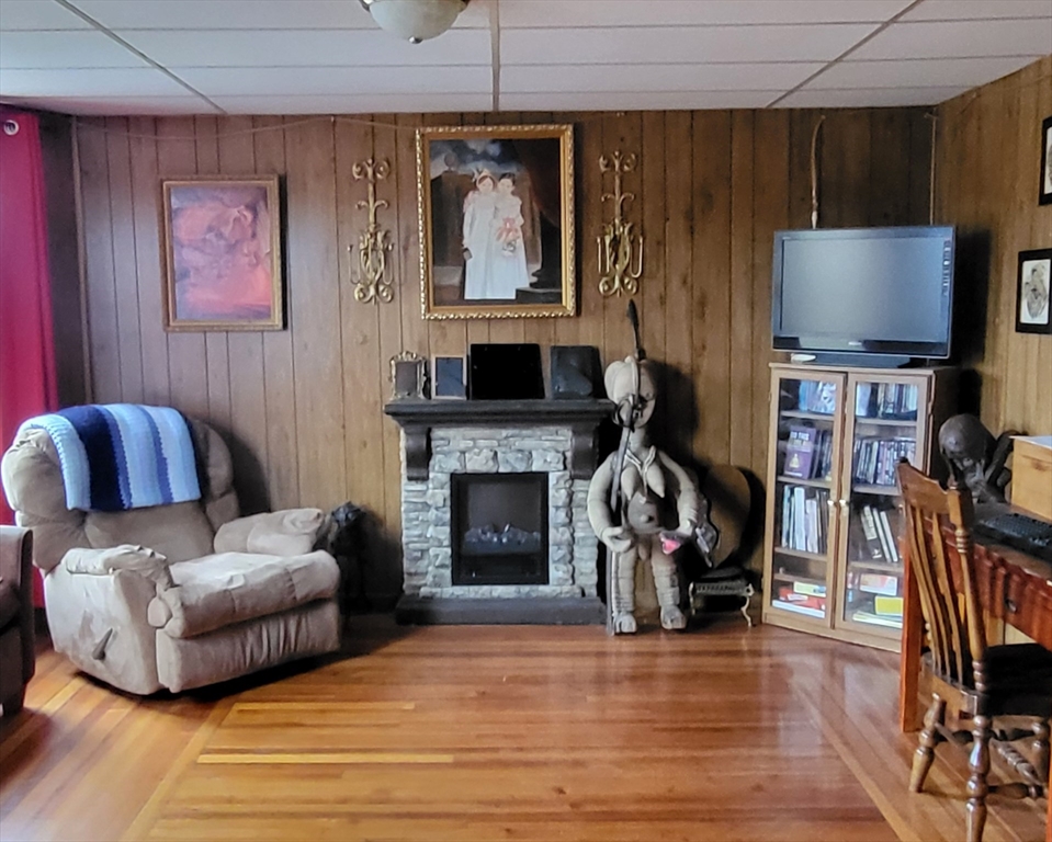 514 Grattan St Property Photo 6