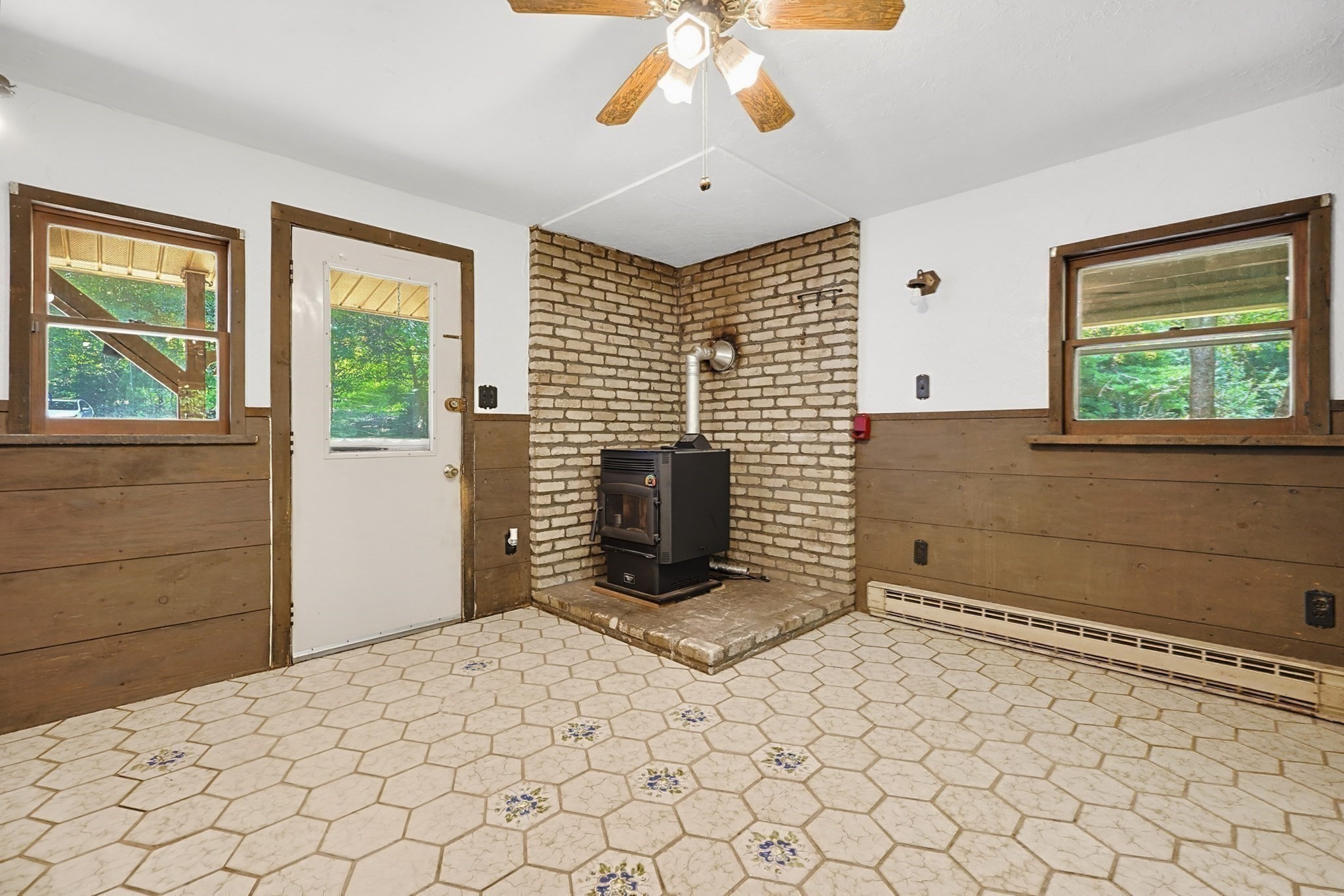 1075 West Brookfield Road Property Photo 5