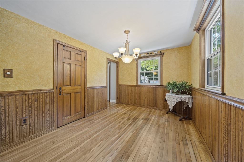 12 Walnut Rd Property Photo 8