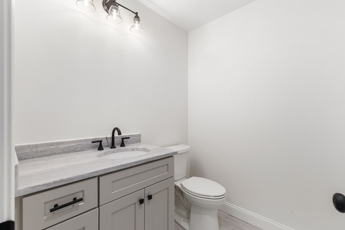 1234 Commerce Way Property Photo 27