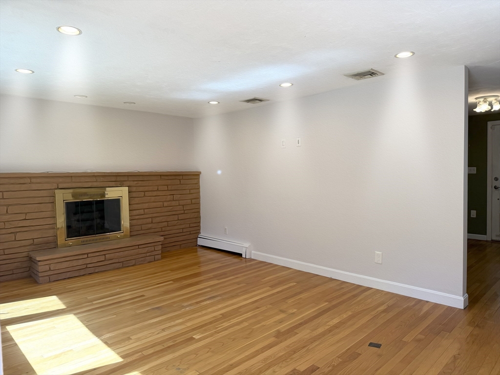 484 Essex Property Photo 4
