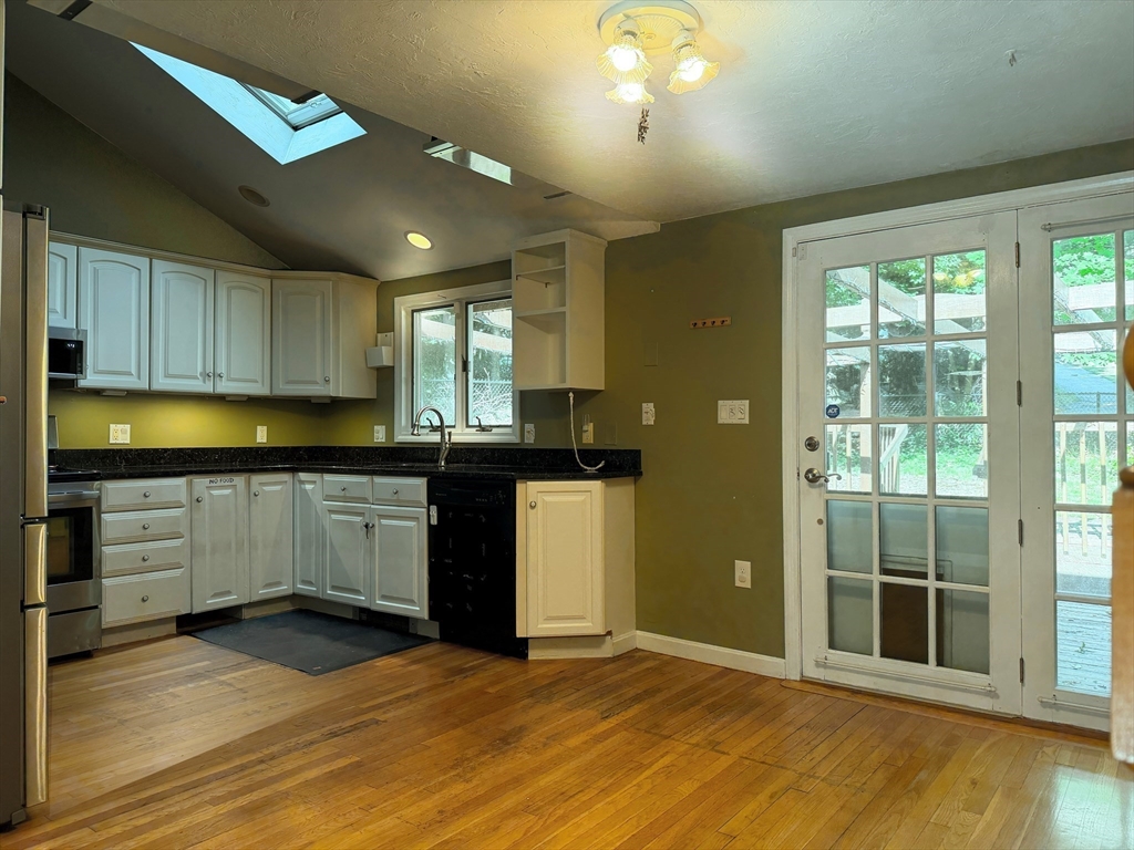 484 Essex Property Photo 6