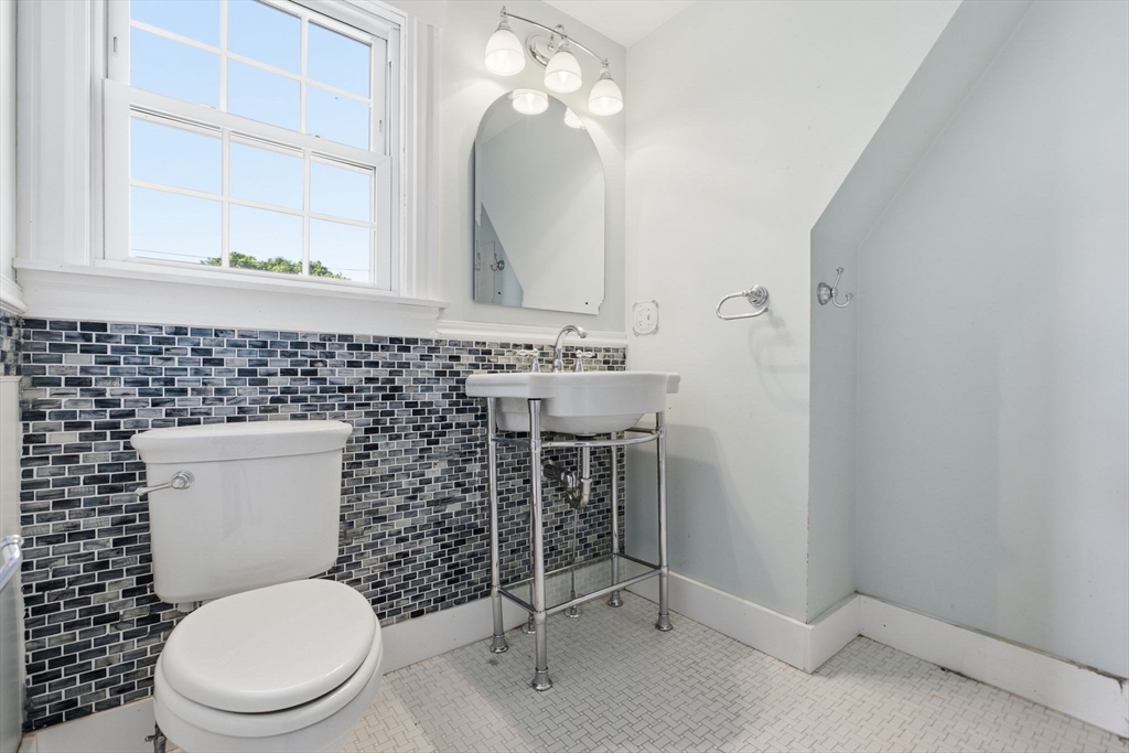 6 Ashburnham Rd Property Photo 12