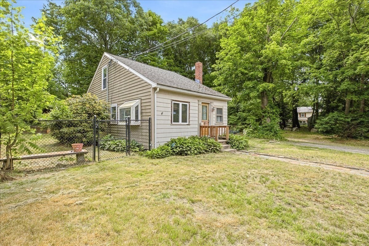 2 Hillwood Ave Property Photo 1