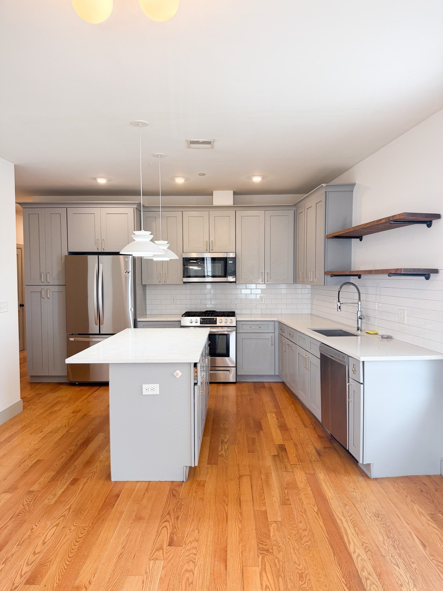 15 Maywood # 3 Property Photo 2