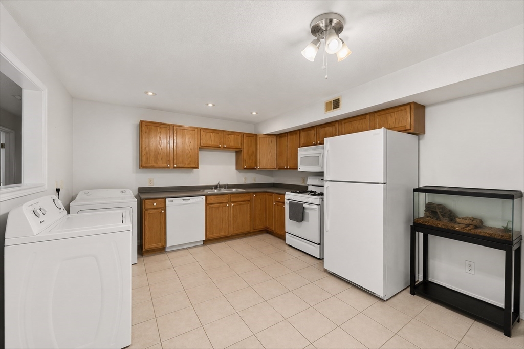 526 3rd St Property Photo 8