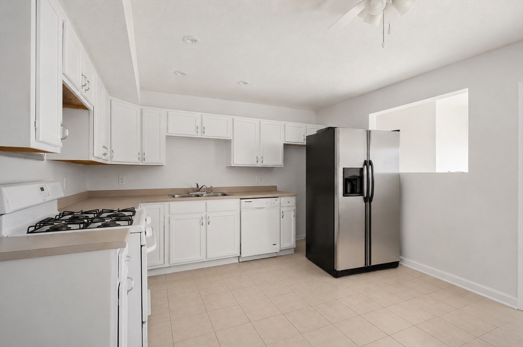 526 3rd St Property Photo 9