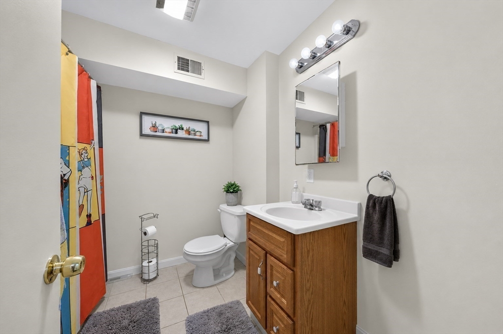 526 3rd St Property Photo 12
