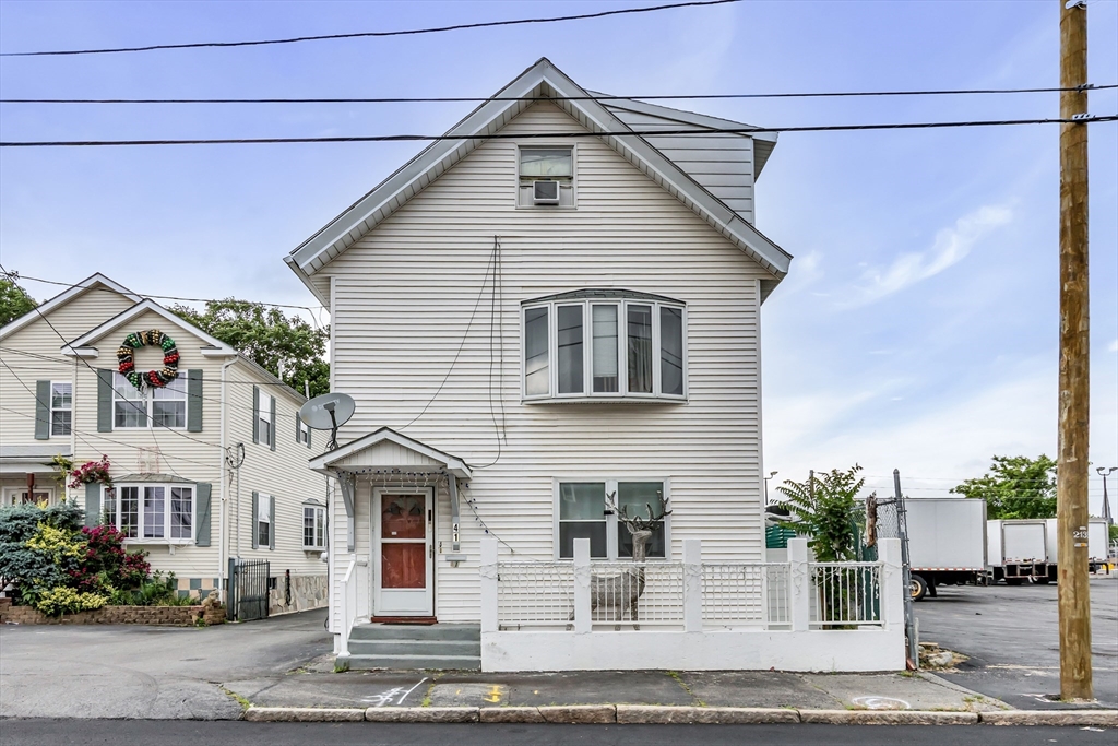 41 Railroad St Property Photo 1