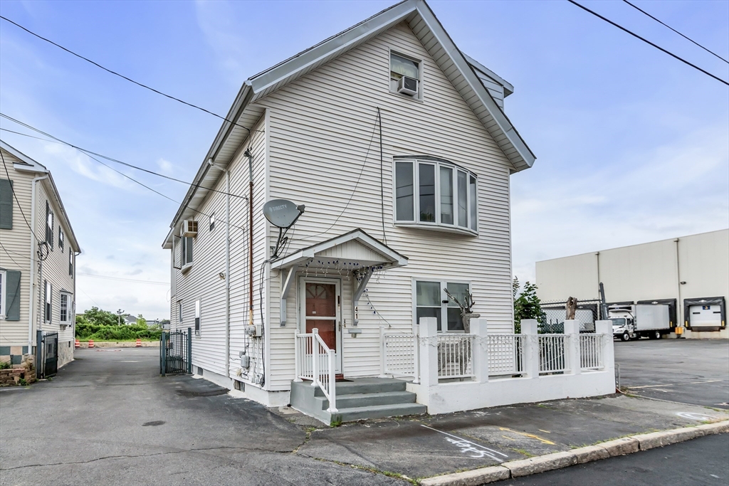 41 Railroad St Property Photo 2