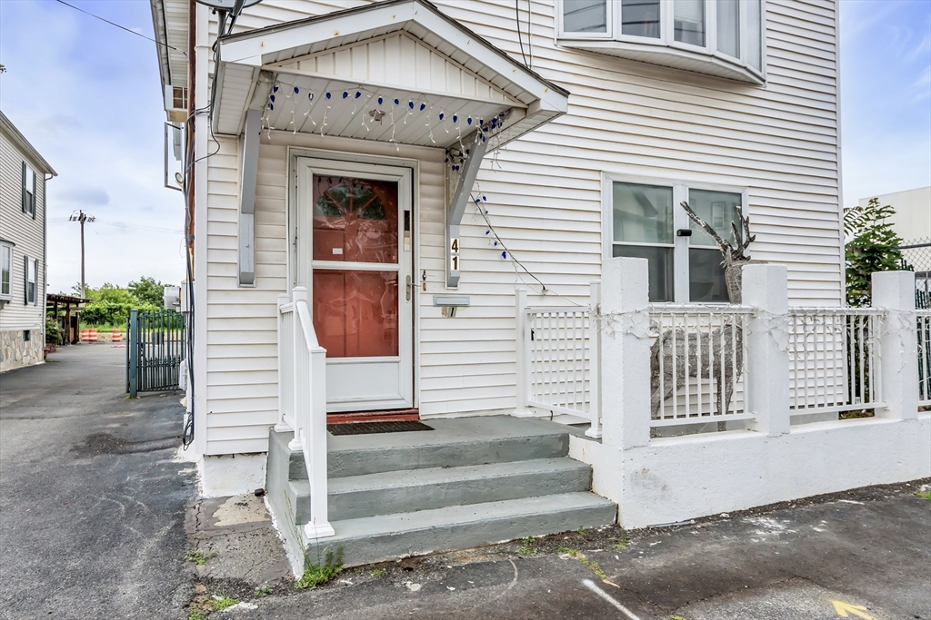 41 Railroad St Property Photo 3