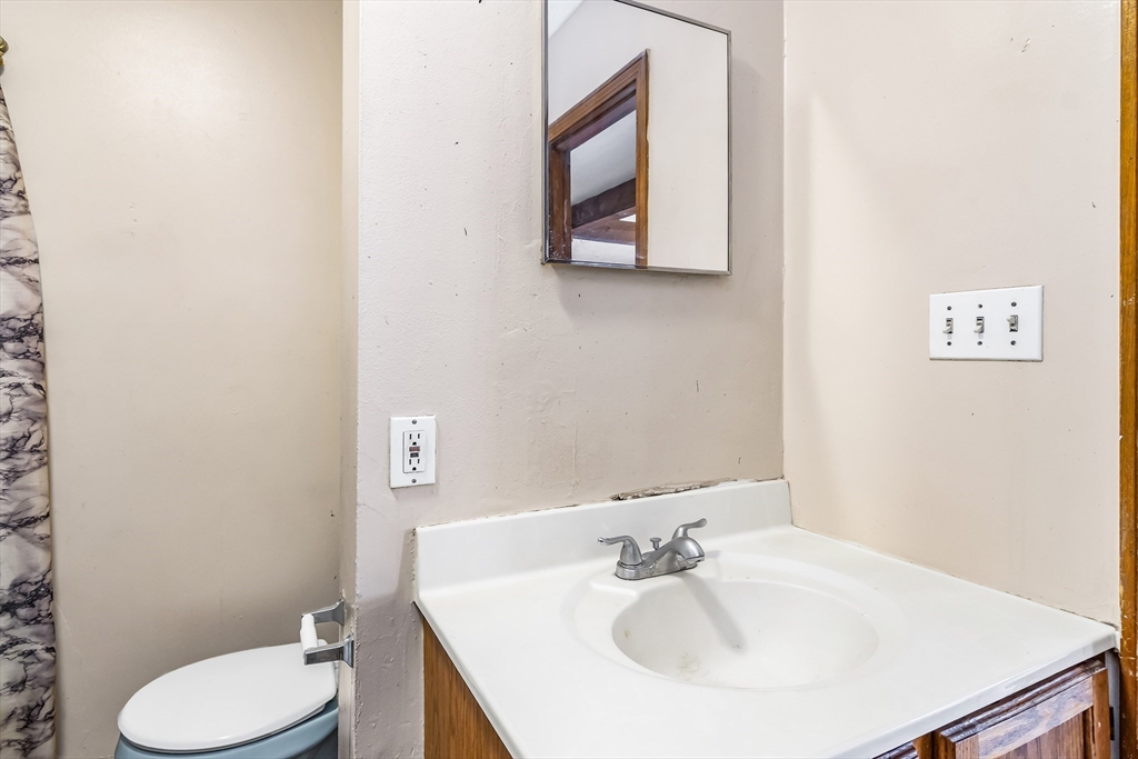 41 Railroad St Property Photo 24