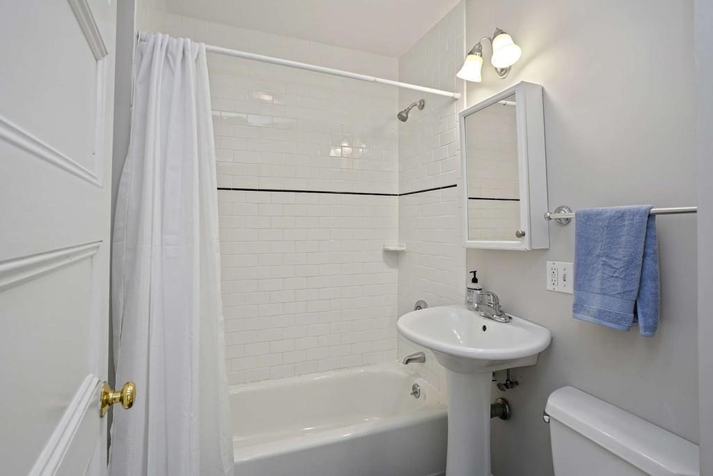 2 Arlington # 22 Property Photo 5