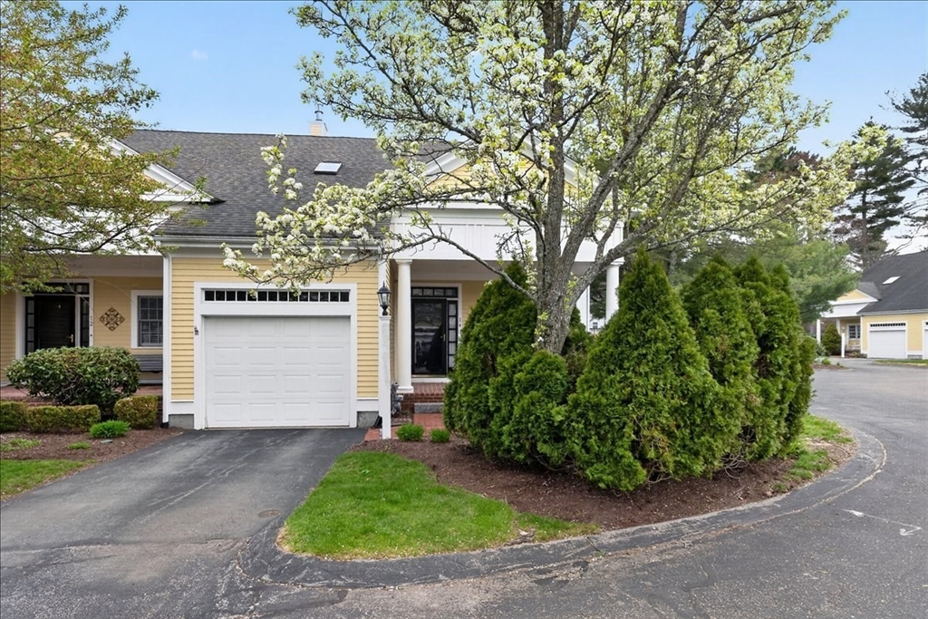 14 Whiting Ln Property Photo 1