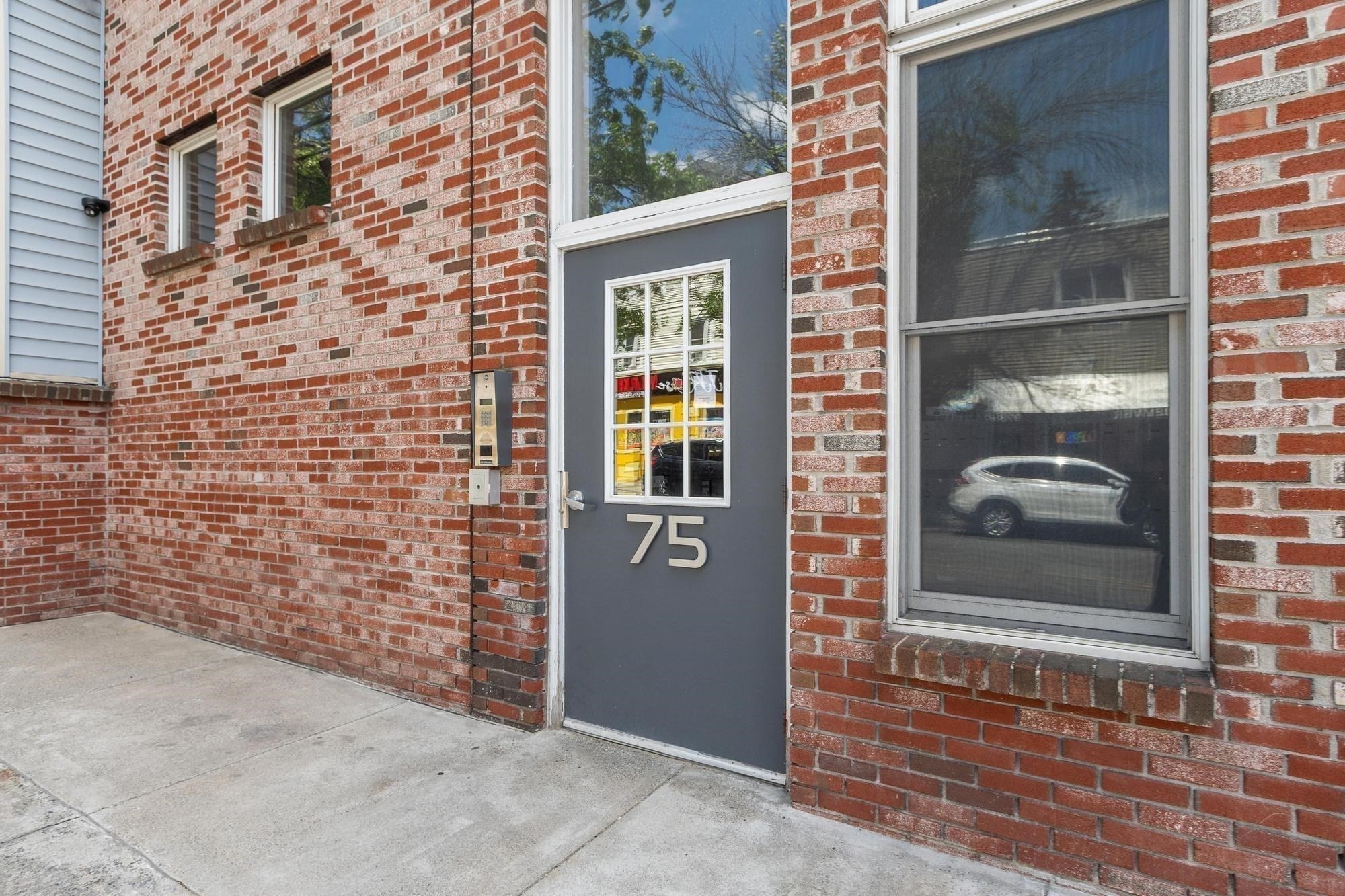 75 Walnut St # 302 Property Photo 2