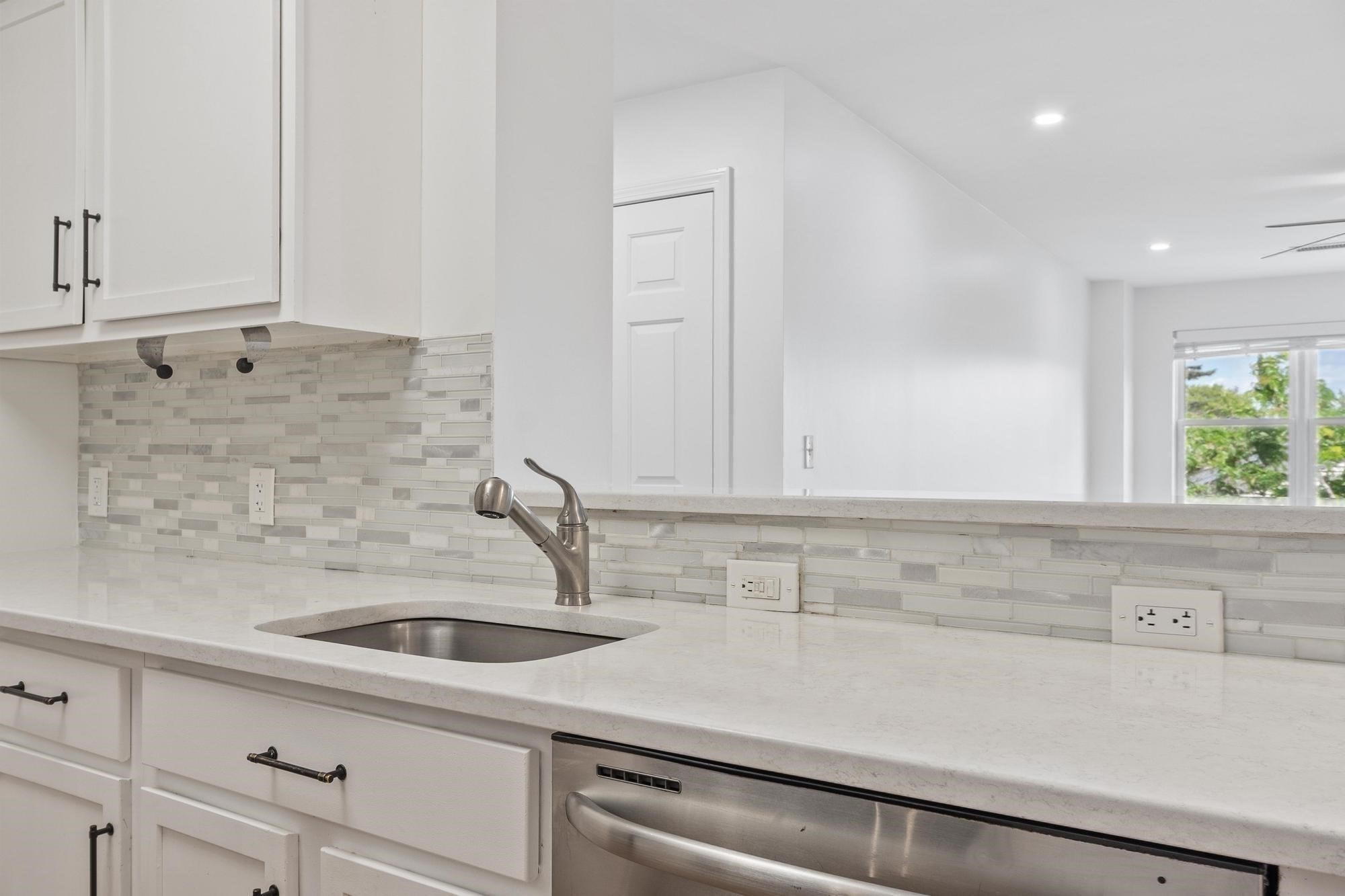 75 Walnut St # 302 Property Photo 8