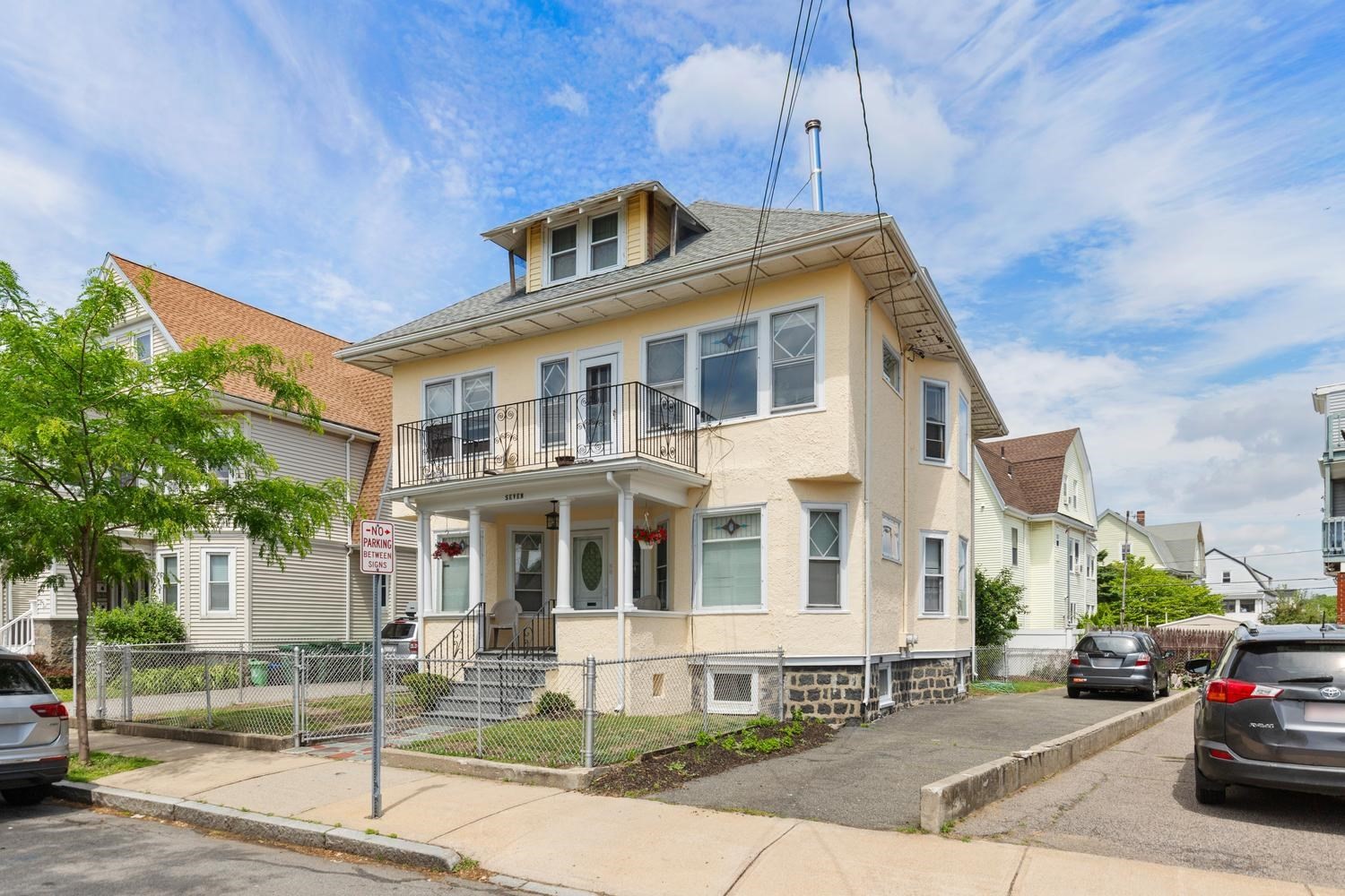 7 Yale St Property Photo 1