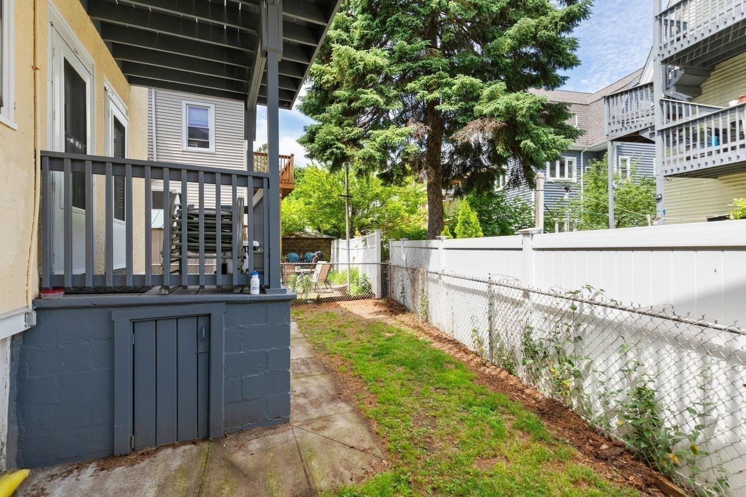 7 Yale St Property Photo 27
