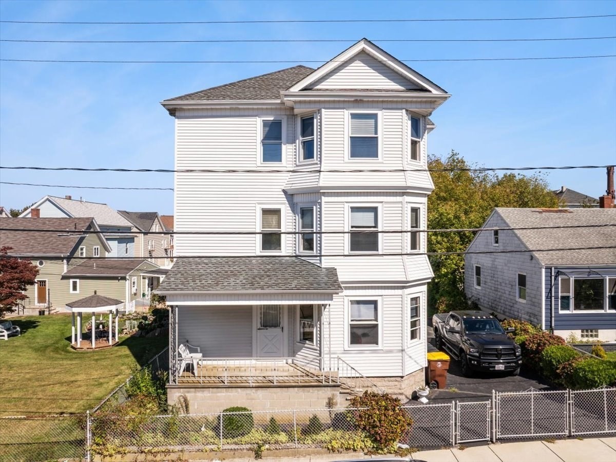 576 Slade St # 2 Property Photo 1