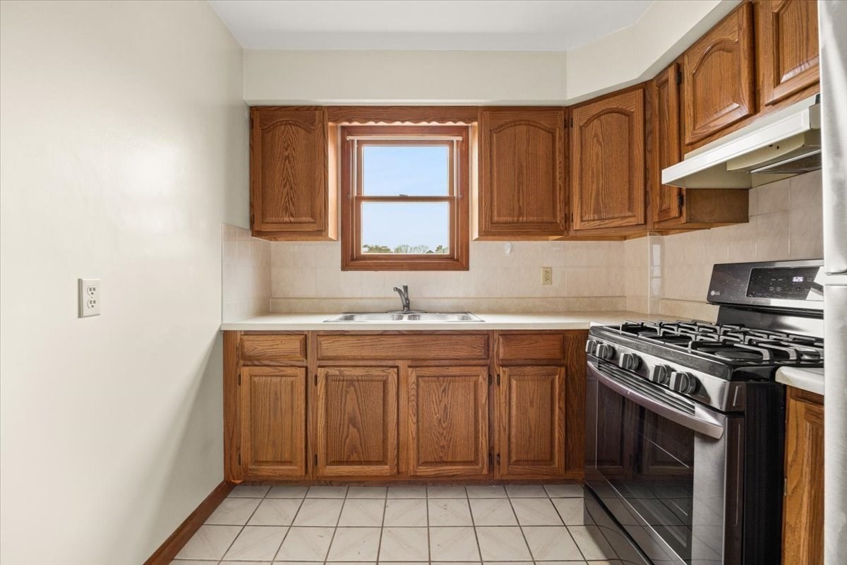 576 Slade St # 2 Property Photo 5