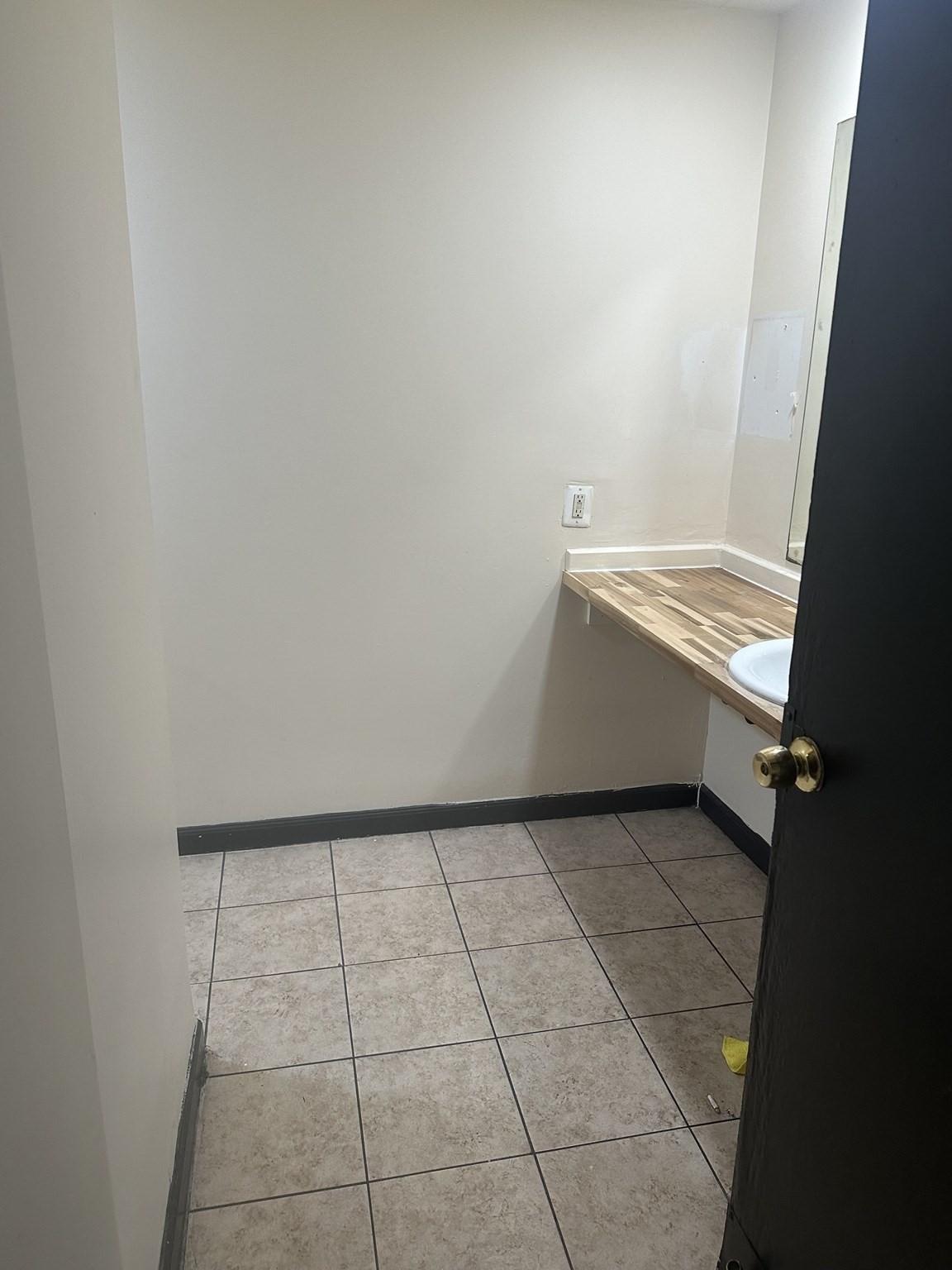 299 Newport Ave Bsmt Property Photo 7