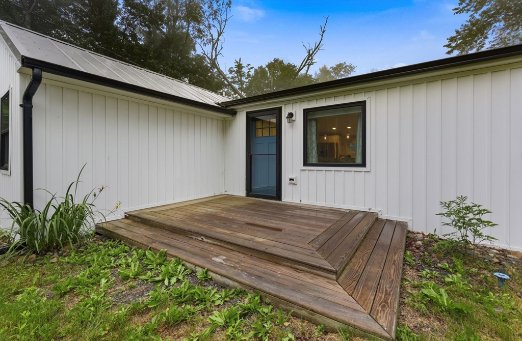383 Huntington Rd Property Photo 3