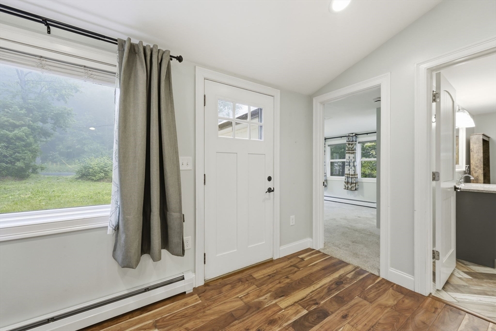 383 Huntington Rd Property Photo 5