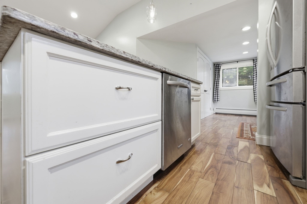 383 Huntington Rd Property Photo 15