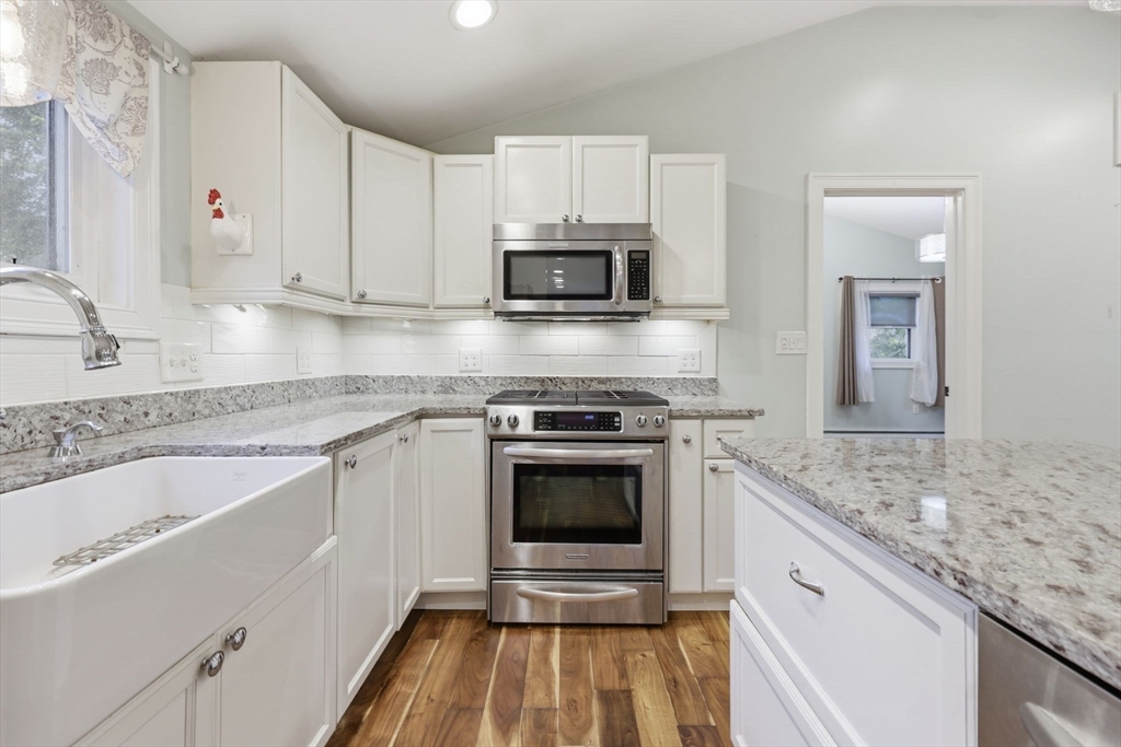 383 Huntington Rd Property Photo 16