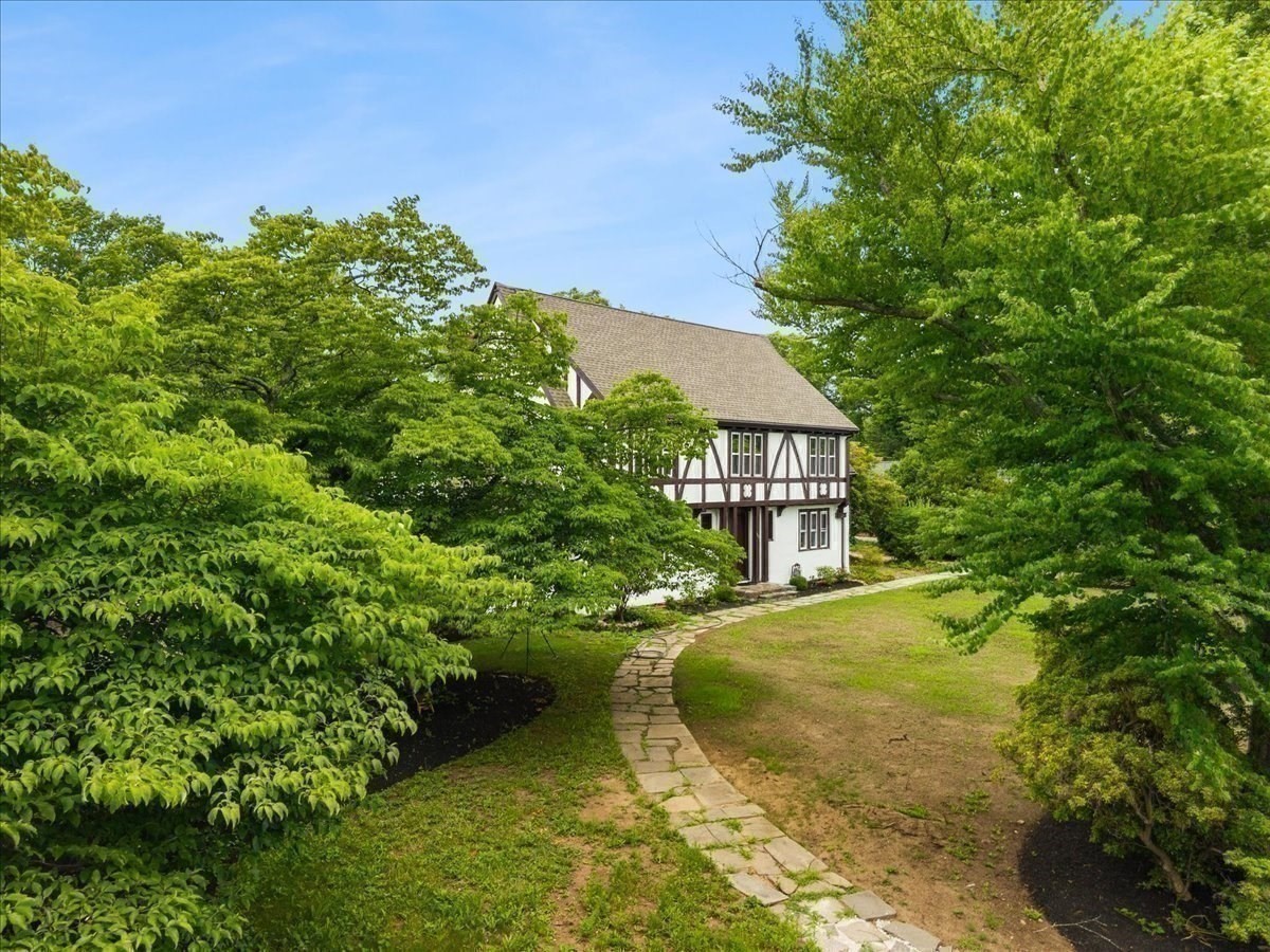 161 Moraine St Property Photo 4