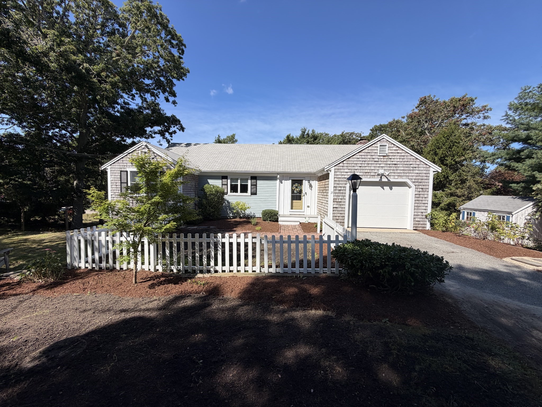 21 Mill Pond Rd Property Photo 1
