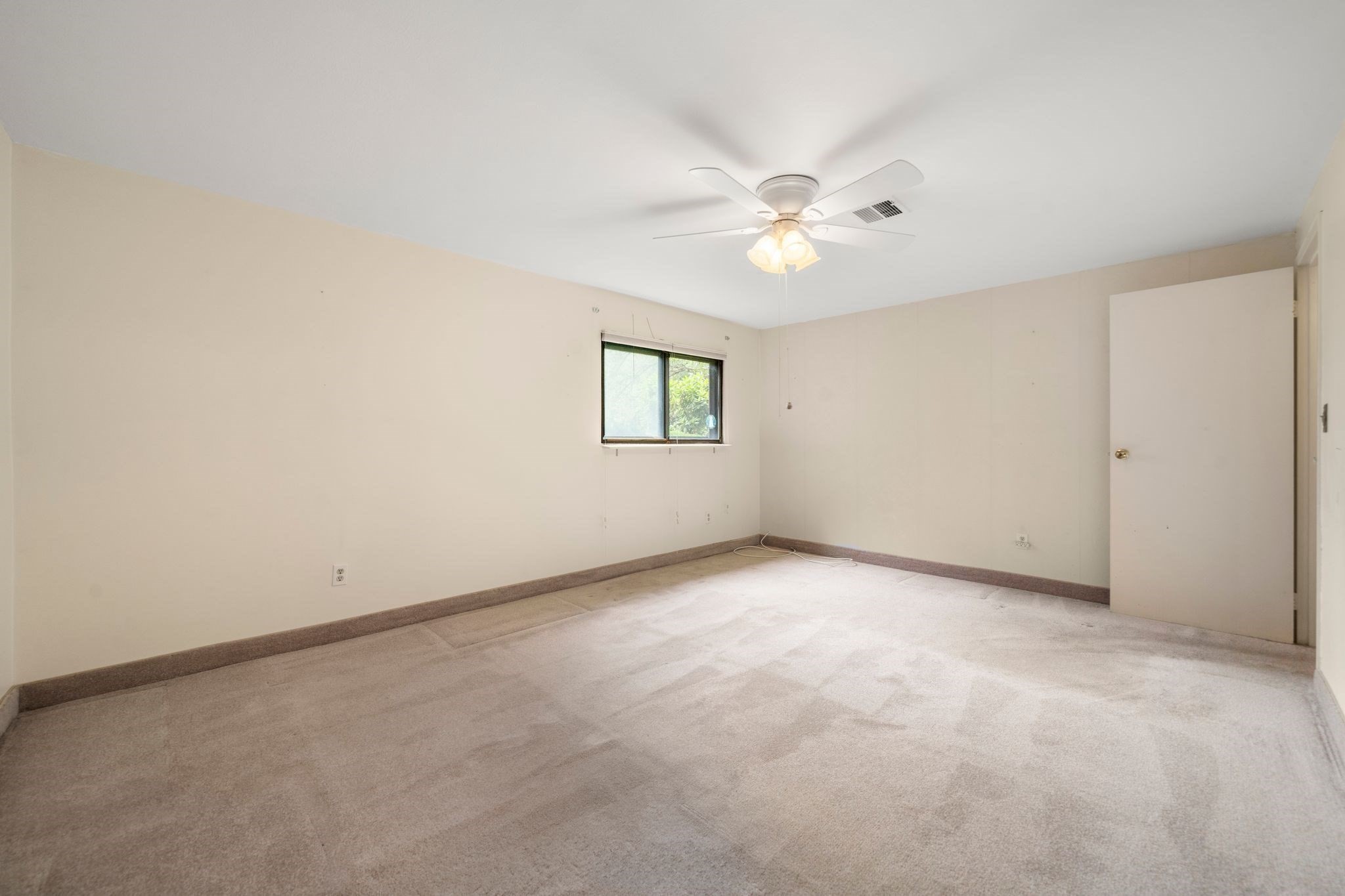221 Oak # 12 Property Photo 10