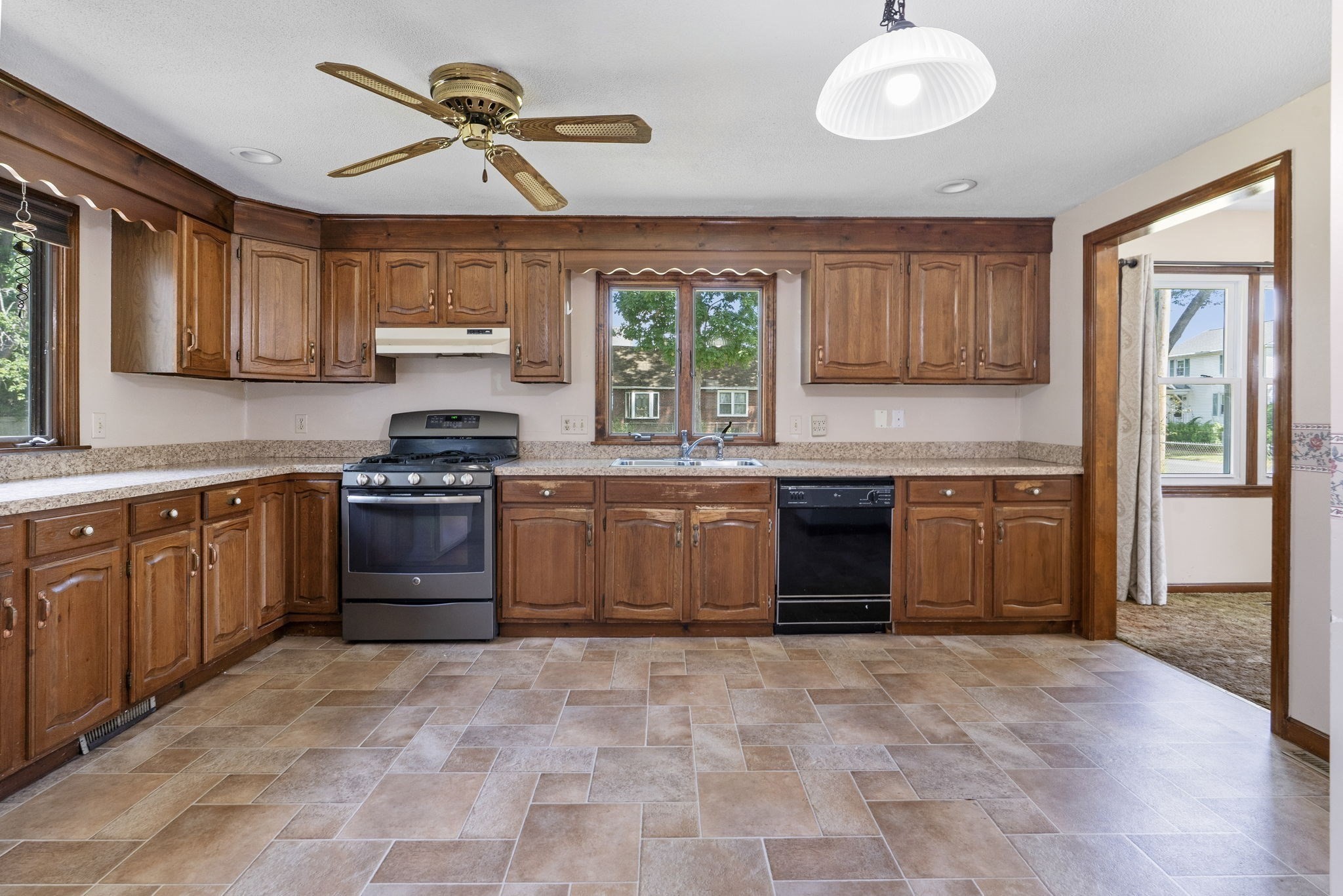 25 Prince Avenue Property Photo 6