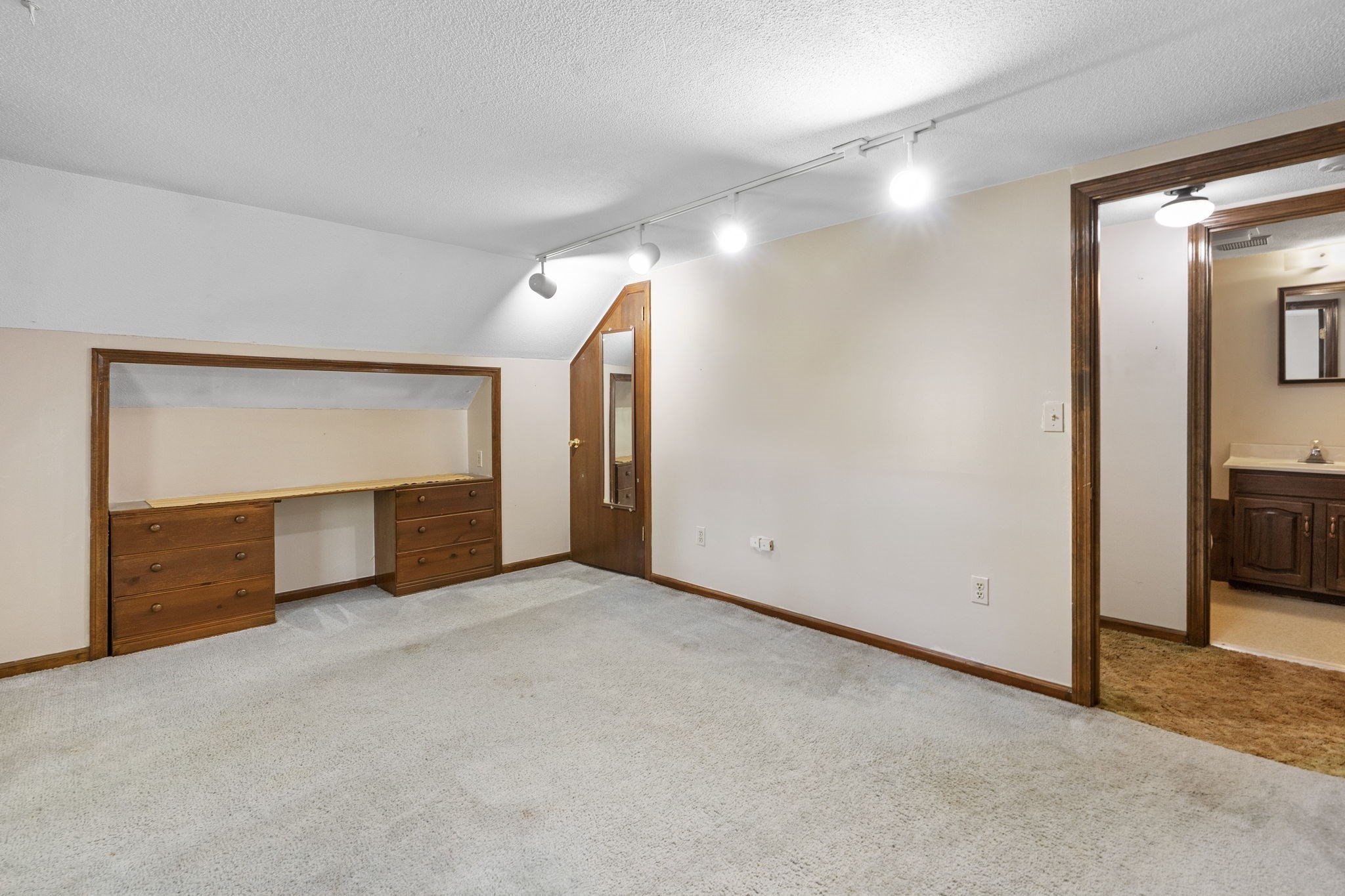 25 Prince Avenue Property Photo 16