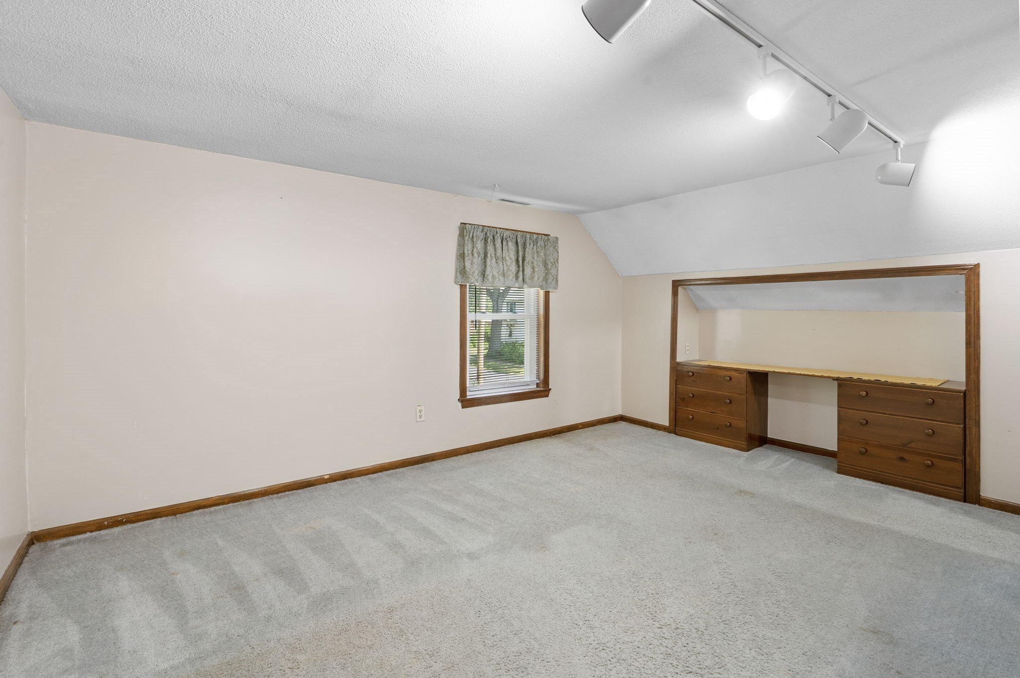 25 Prince Avenue Property Photo 26