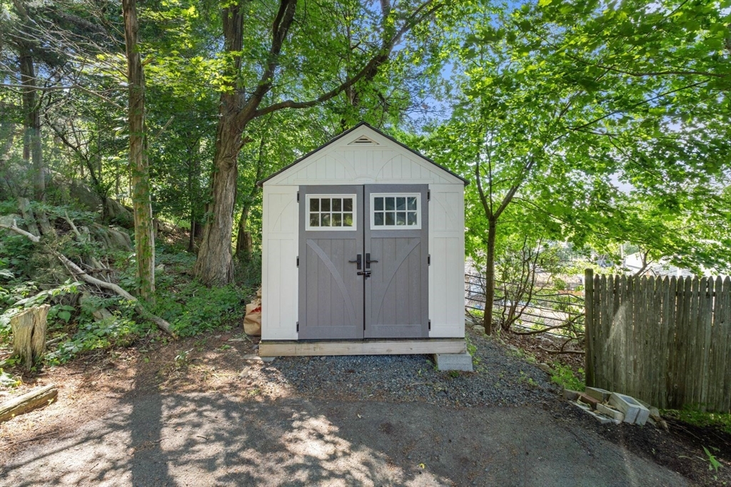 31 Forest Ave Property Photo 41