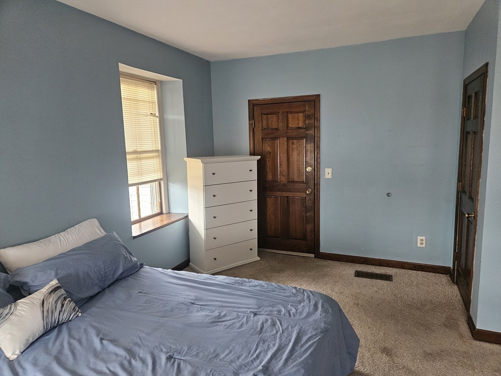 325 Mammoth Road # 1 Property Photo 16