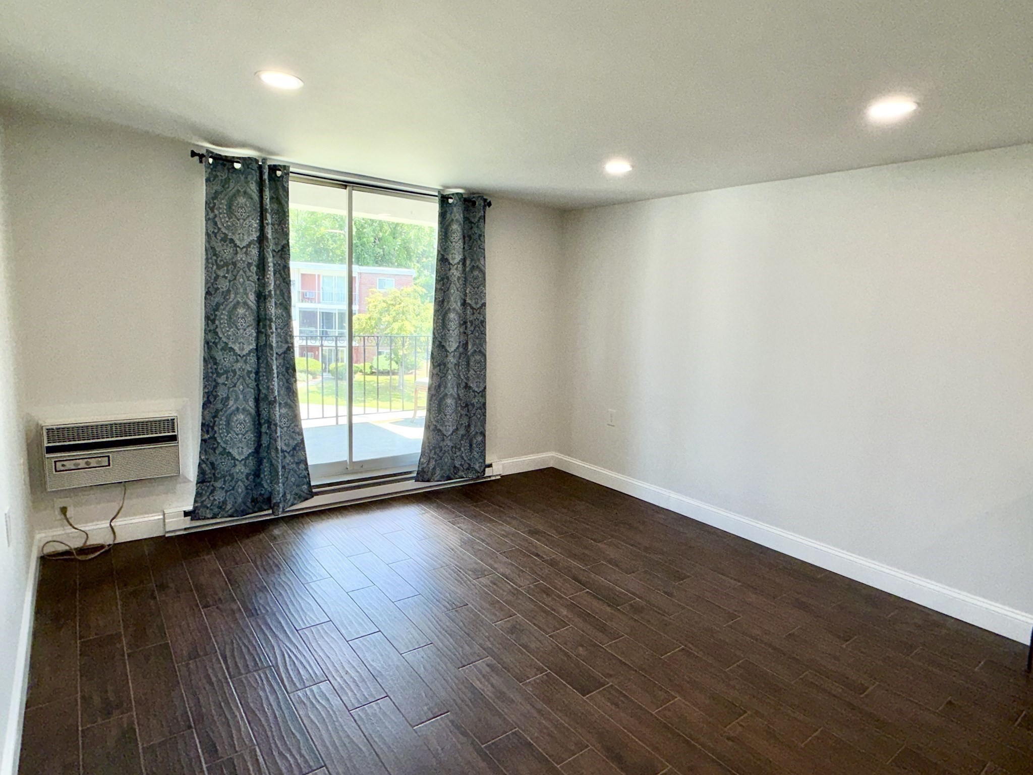 144 West St # 25 Property Photo 8