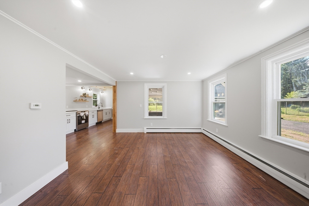 286 Blackstone St Property Photo 3