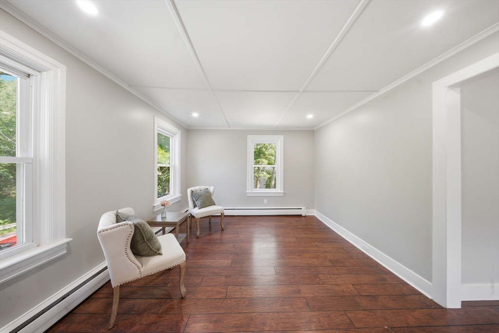 286 Blackstone St Property Photo 4