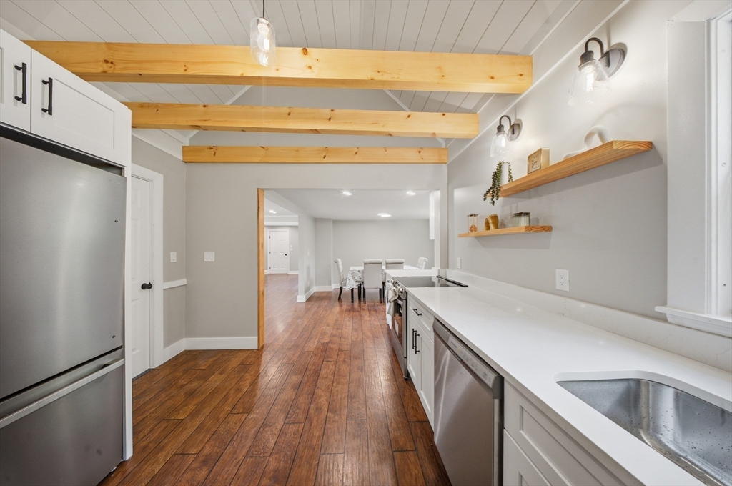 286 Blackstone St Property Photo 9