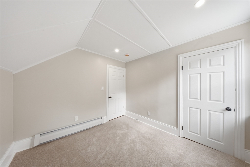 286 Blackstone St Property Photo 18