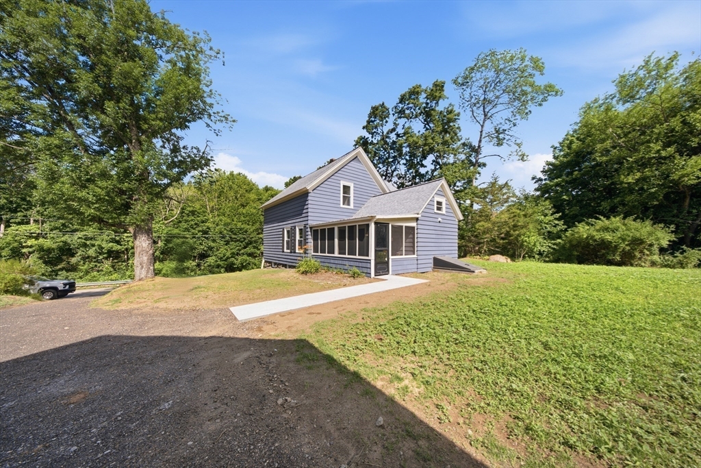 286 Blackstone St Property Photo 23