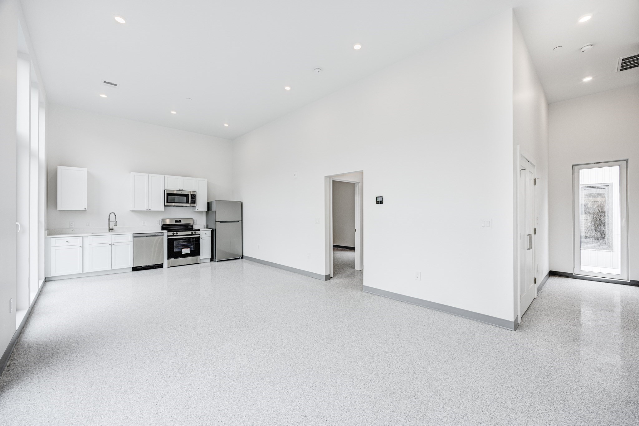 80 Middlesex St # 103 Property Photo 8