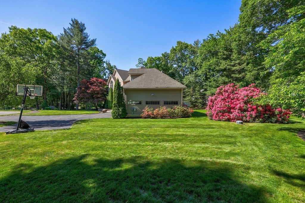 10 Strawberry Knoll Dr Property Photo 35